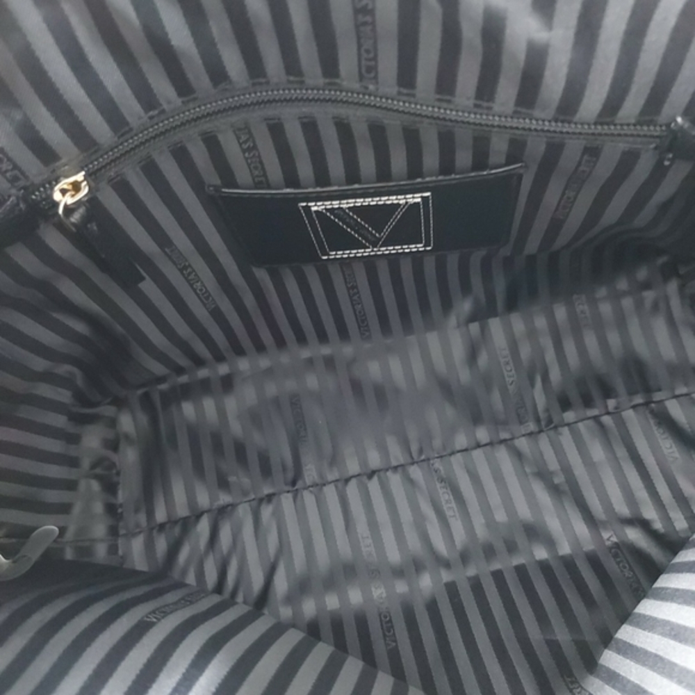 VICTORIA'S SECRET The Victoria Slouchy Satchel chain strap - Picture 11 of 13